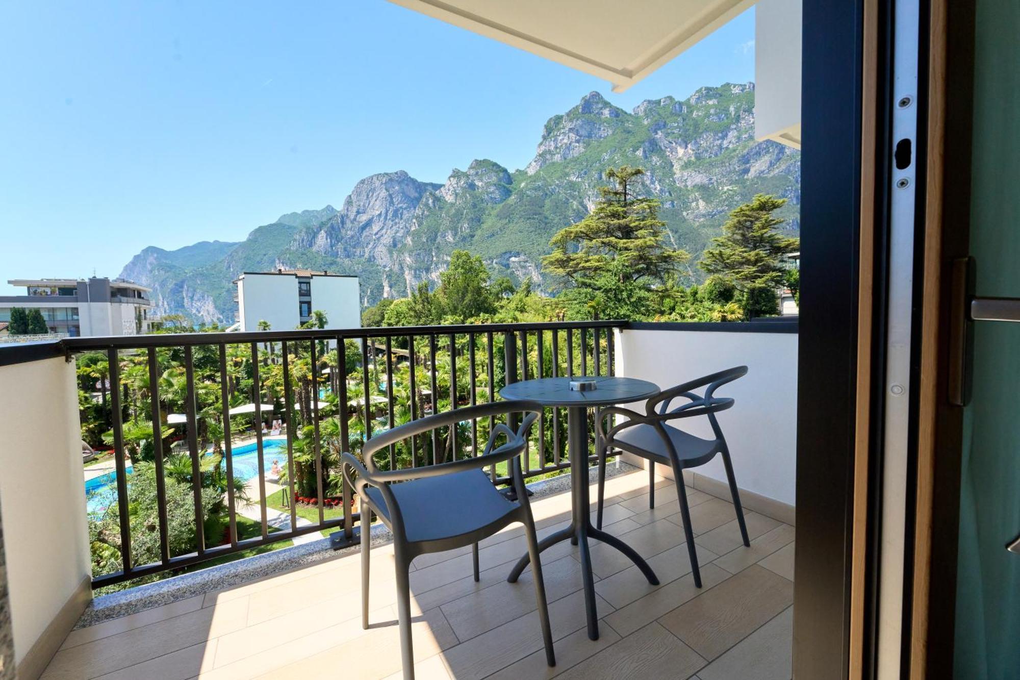 Parc Hotel Flora S Riva del Garda Esterno foto