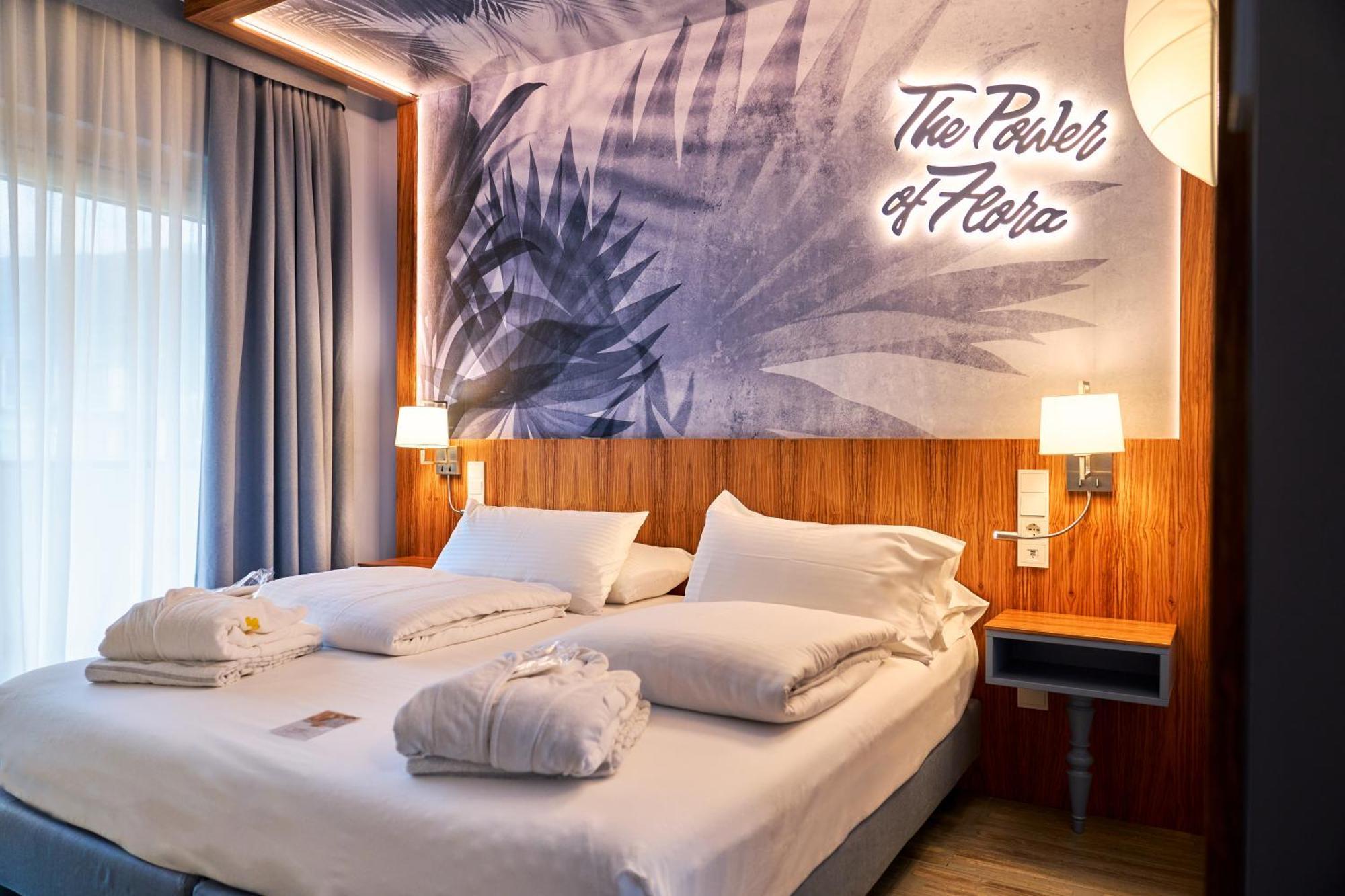 Parc Hotel Flora S Riva del Garda Esterno foto