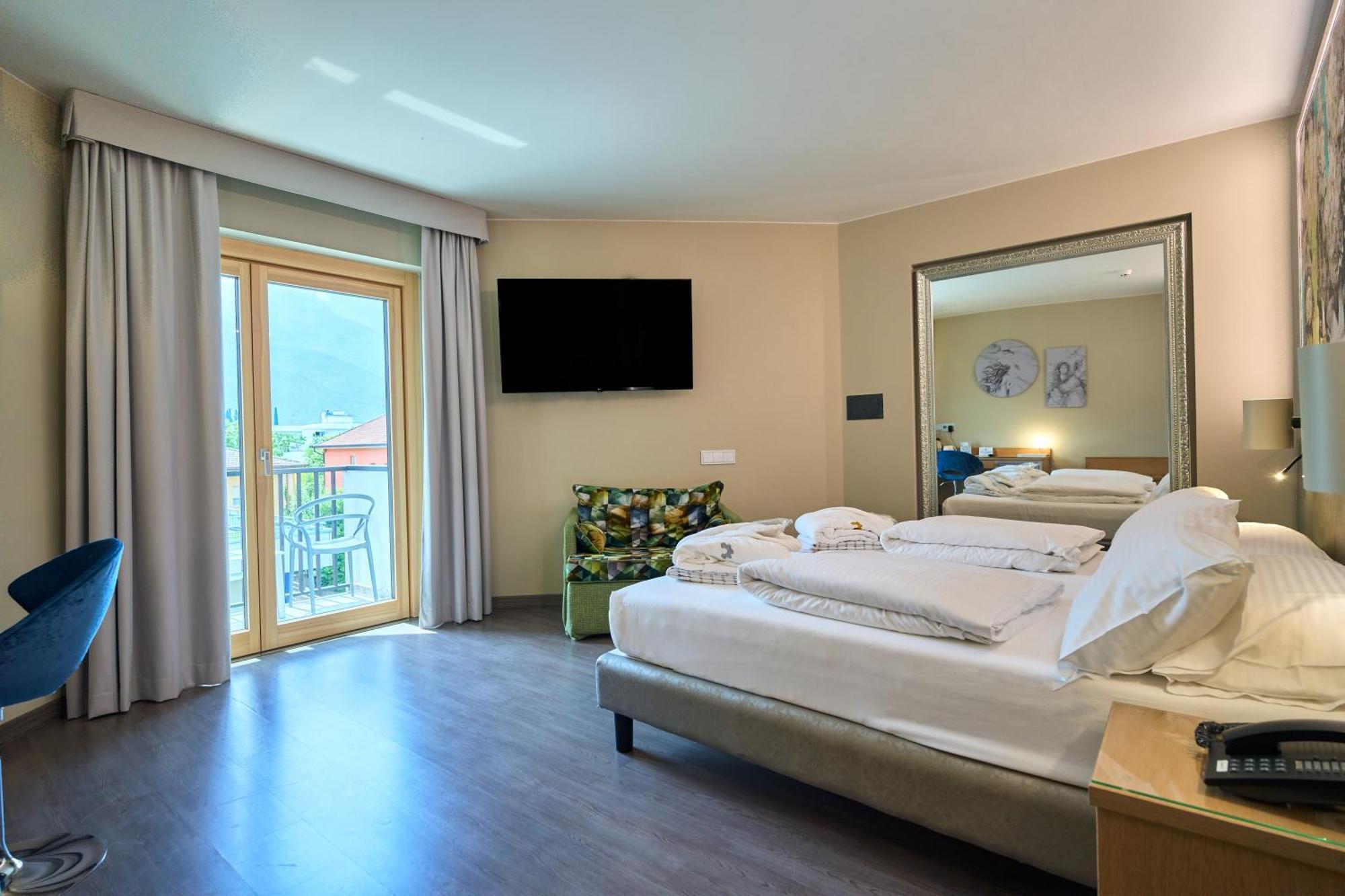 Parc Hotel Flora S Riva del Garda Esterno foto