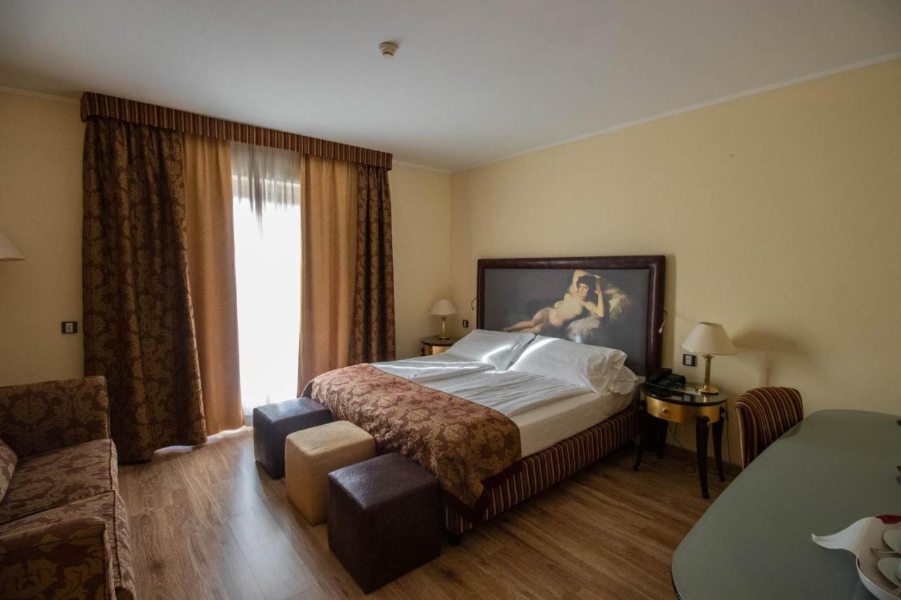 Parc Hotel Flora S Riva del Garda Esterno foto